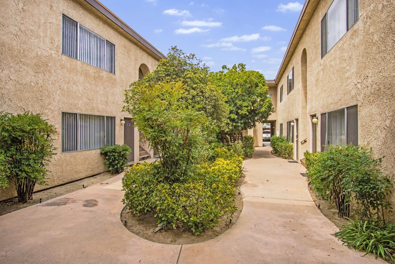 04, 24846 Walnut St, Santa Clarita, CA 91321