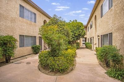04, 24846 Walnut St, Santa Clarita, CA 91321