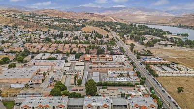 04, 31701 Ridge Route Rd, Castaic, CA 91384