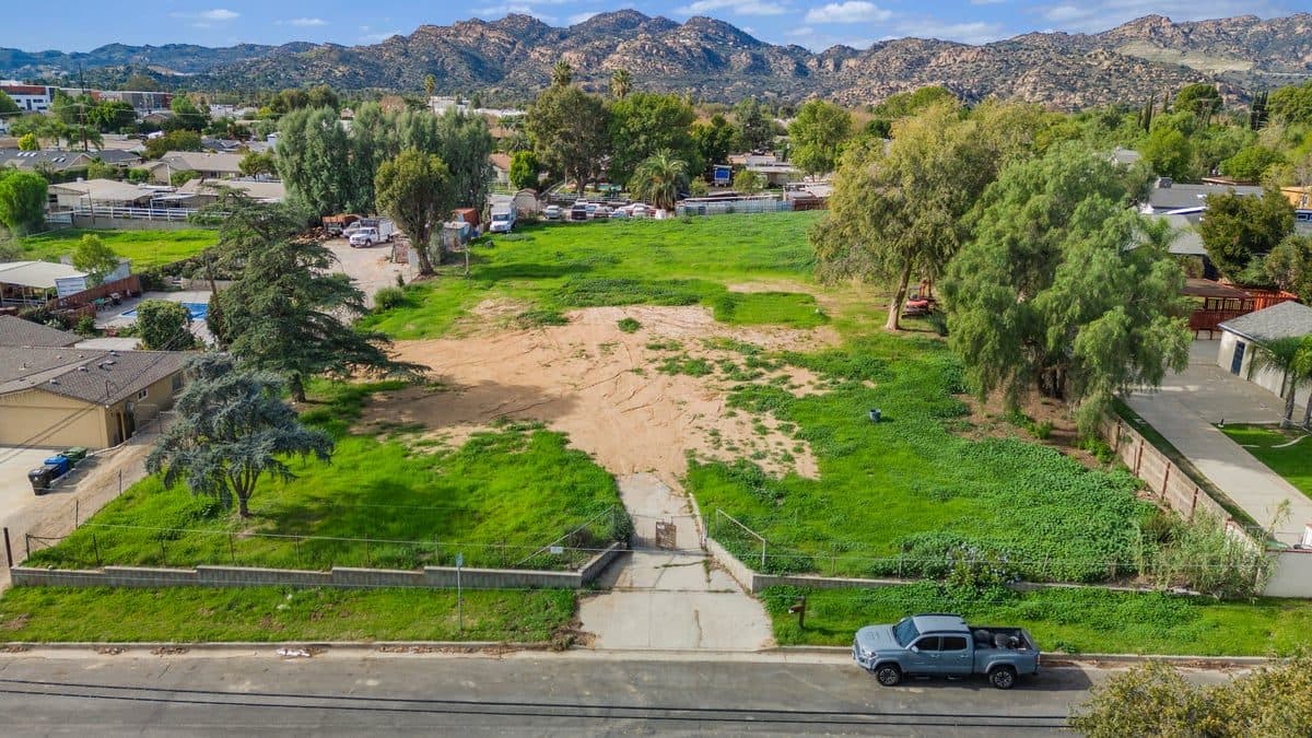 10425 Independence Ave, Chatsworth, CA 91311