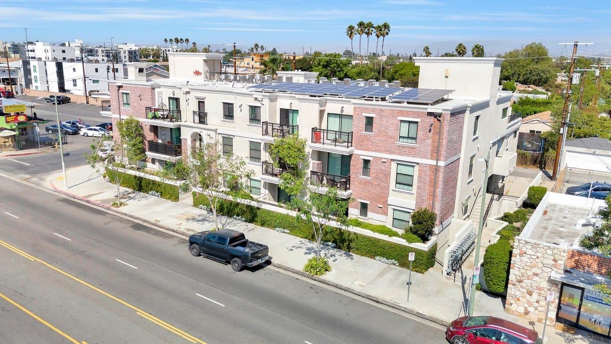 10455 Magnolia Blvd, North Hollywood, CA 91601