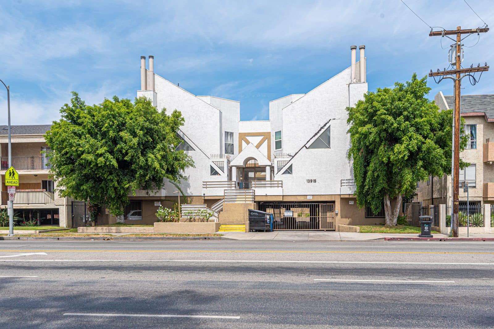 13915 Sherman Way, Van Nuys, CA 91405