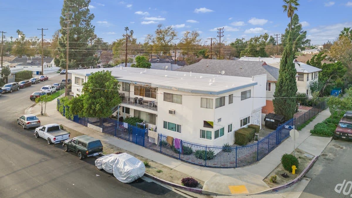 5905 Whitnall Hwy, North Hollywood, CA 91601